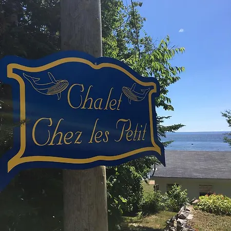 Chalet Chez Les Petit Grandes-Bergeronnes Exterior photo